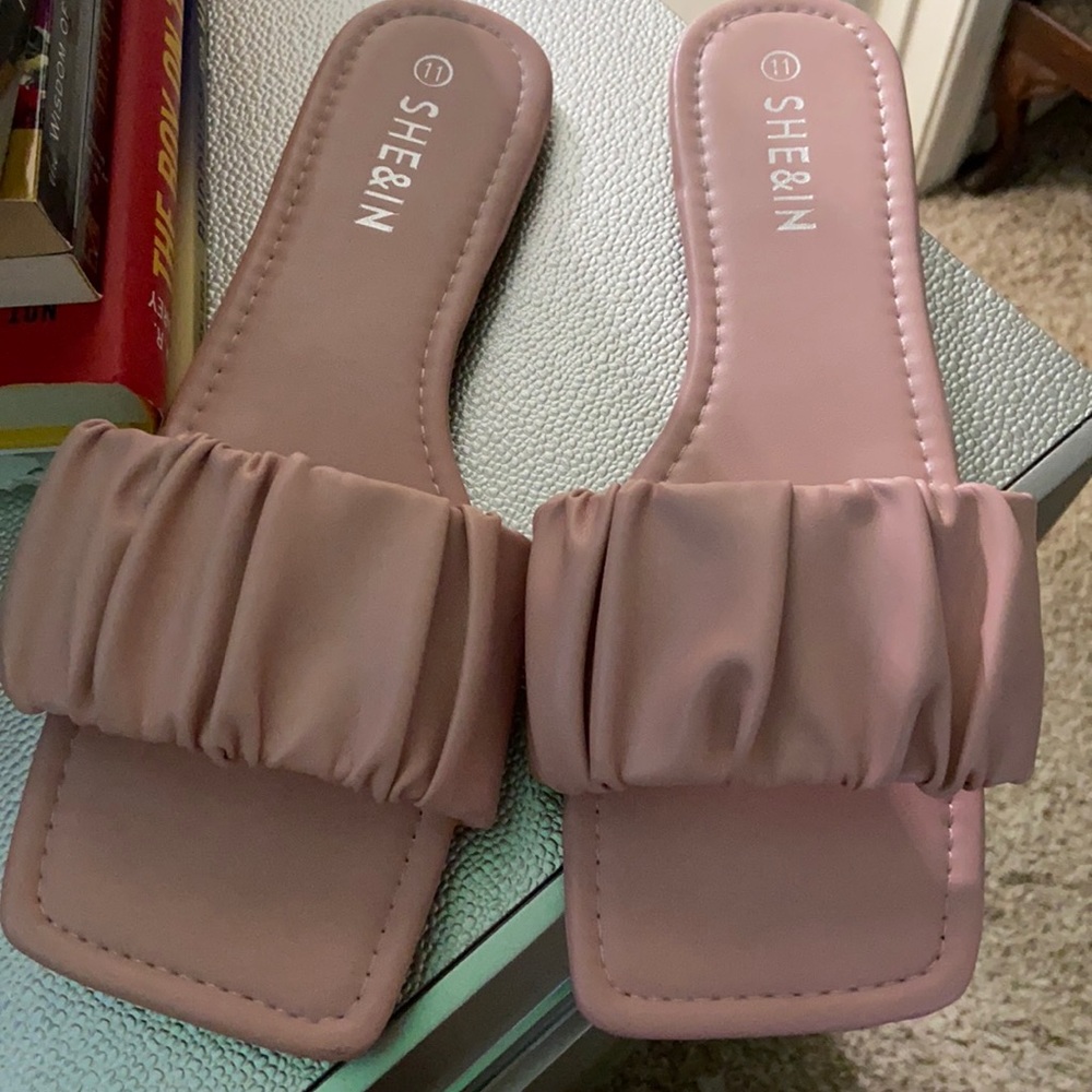 Sandals flat